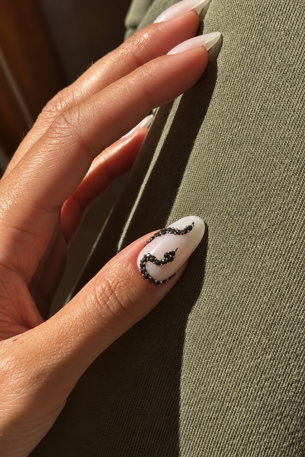 27 Classy &amp; Chic Halloween Nail Ideas You’ll Actually Want to Wear in 2026