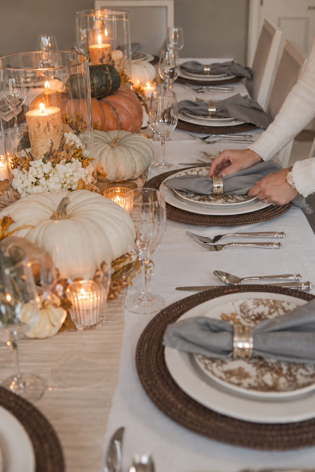 15+ Stunning Neutral Thanksgiving Table Centerpiece Ideas You Are Guaranteed To See This Fall