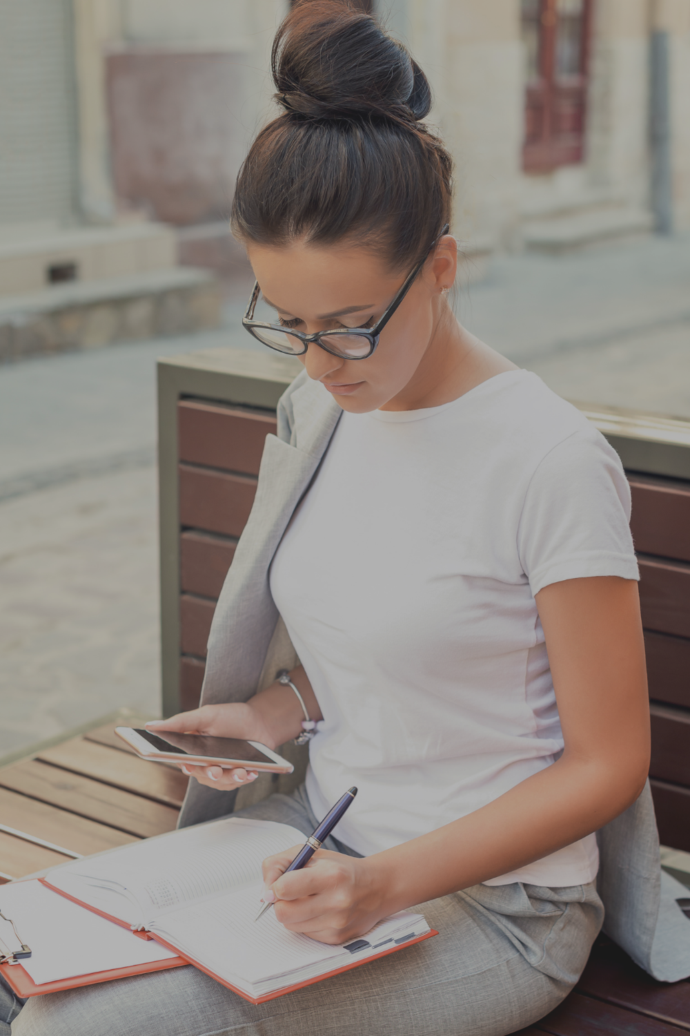 How to Take Better Notes: A simple habit that will make you think better &amp; why it matters for women