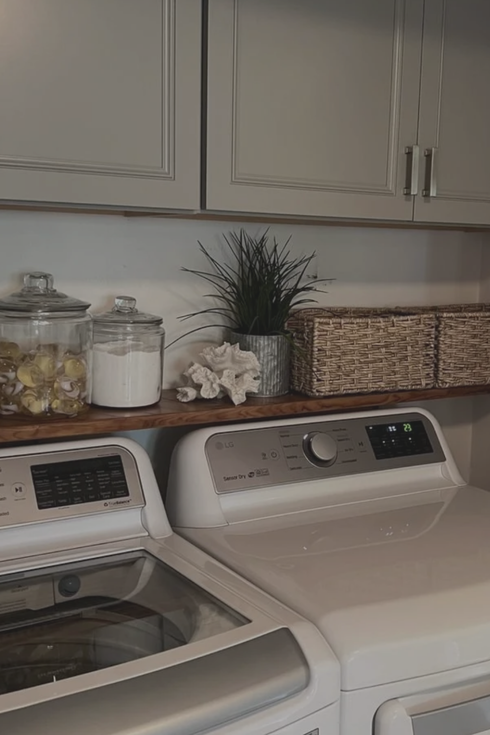 20+ Genius Small Laundry Room Decor &amp; Organization Ideas 