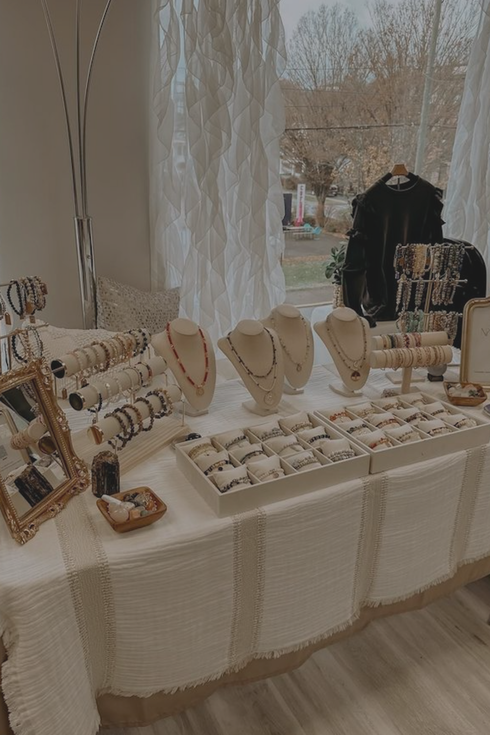 15+ Jewelry Vendor Table Display Ideas That Actually Attract Customers (2026 Craft Fair &amp; Market Display Guide)