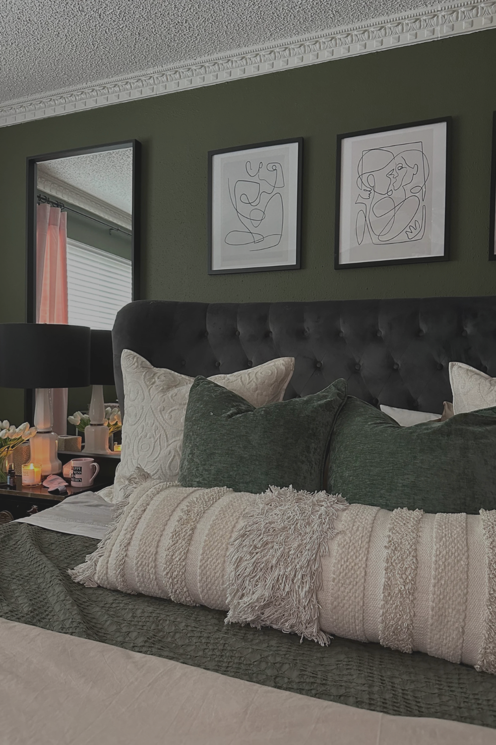 21 stunning dark and cozy bedroom decorating ideas 