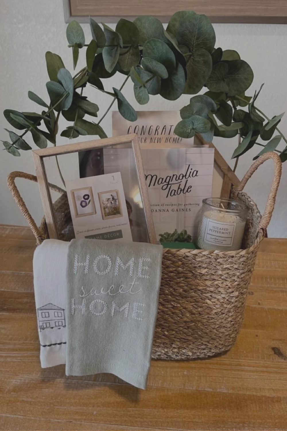 How to Put Together the Perfect Housewarming Gift Basket (17+ Creative Ideas &amp; Themes)