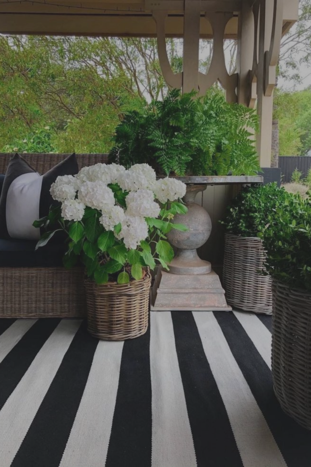 25+ Chic Black and White Striped Outdoor Decor Ideas That Instantly Elevate Your Patio