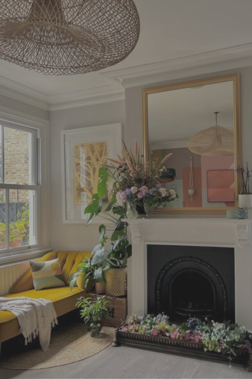 17 Stunning Spring Fireplace Mantel Decor Ideas to Instantly Refresh Your Living Room