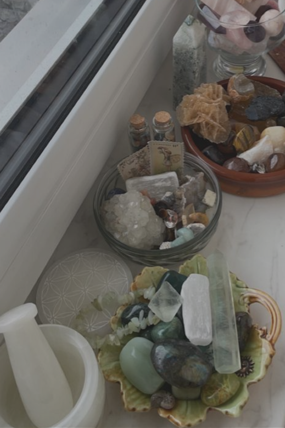 6 Feng Shui Crystal Tips That Instantly Raise Your Home’s Energy + Attract Abundance