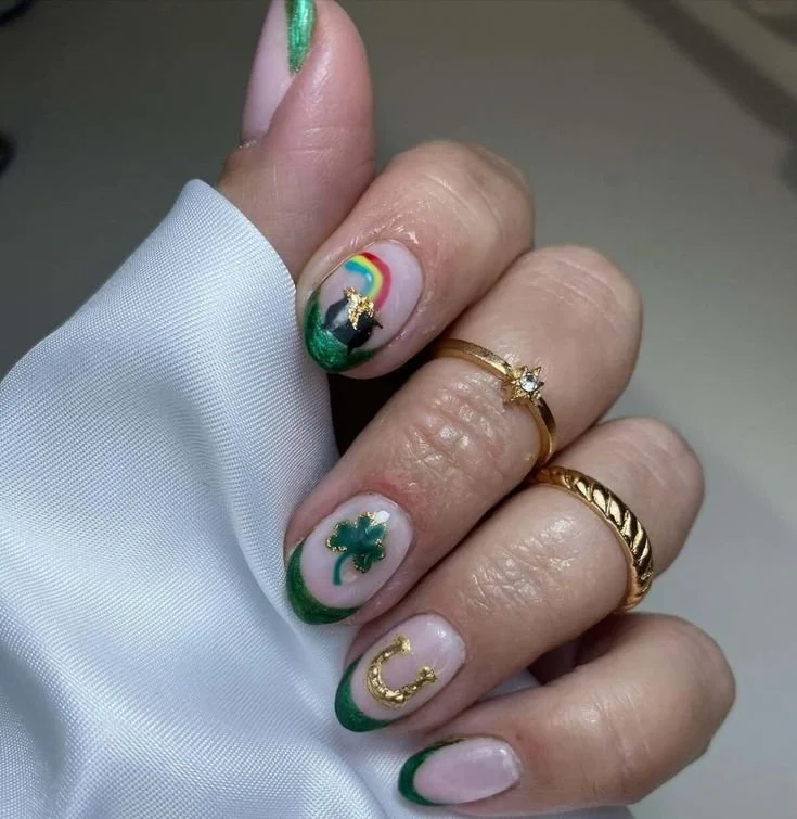 St_ Patrick’s Day Shamrock Nail Designs in Green and Gold to Bring You Luck.