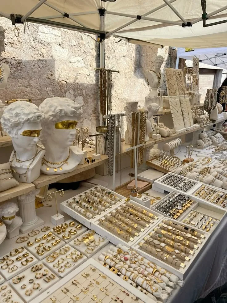 35+ Jewelry Vendor Table Display Ideas