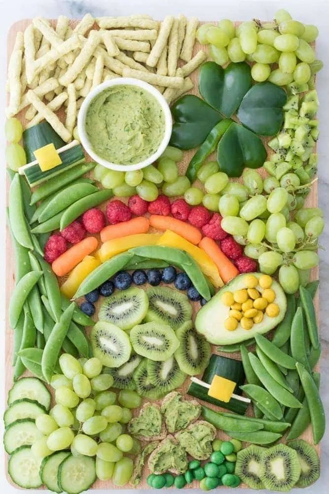 st patricks day veggie charcuterie board.jpeg