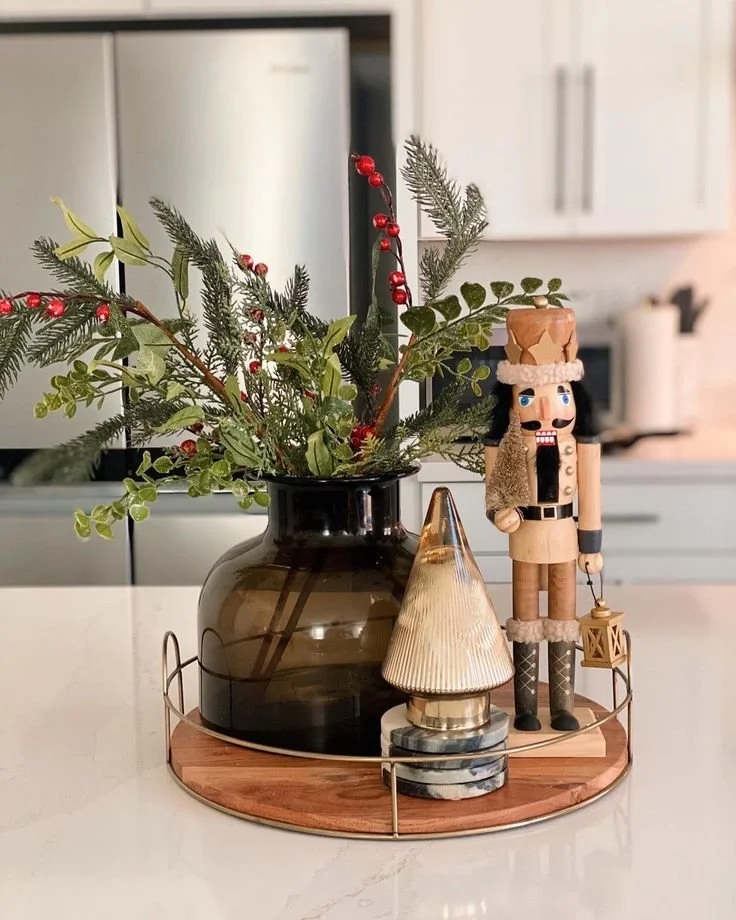 15+ MINIMALIST CHRISTMAS KITCHEN ISLAND CENTERPIECE DECORATING IDEAS