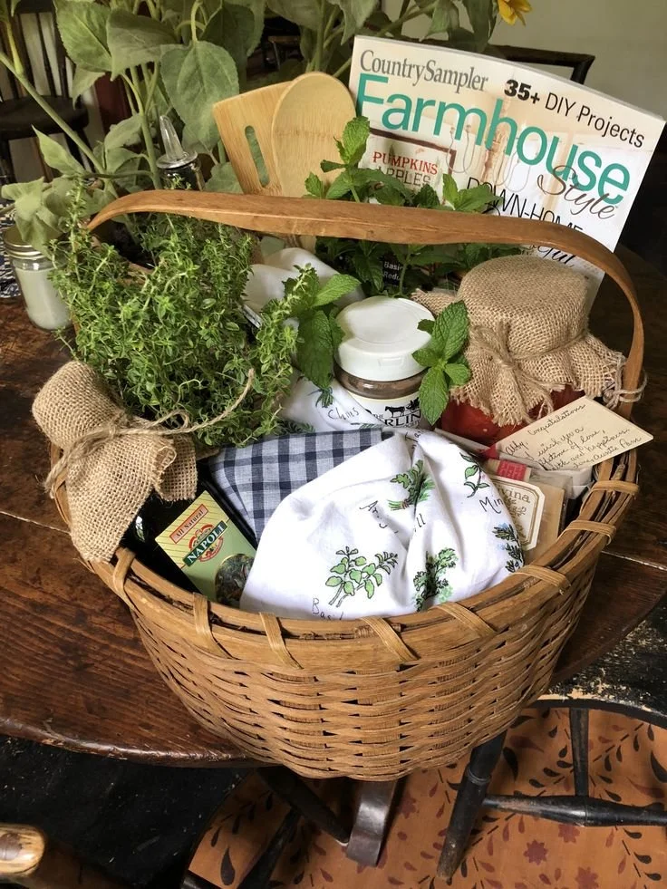 How to Put Together the Perfect Housewarming Gift Basket (17+ Creative Ideas & Themes)