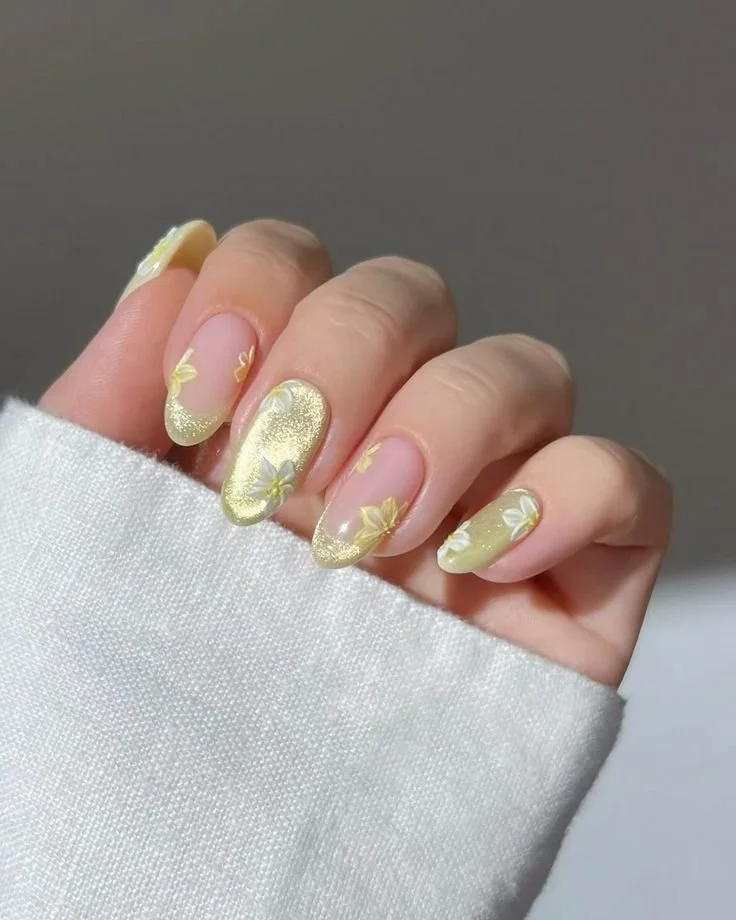 lemon shimmer cat eye nails