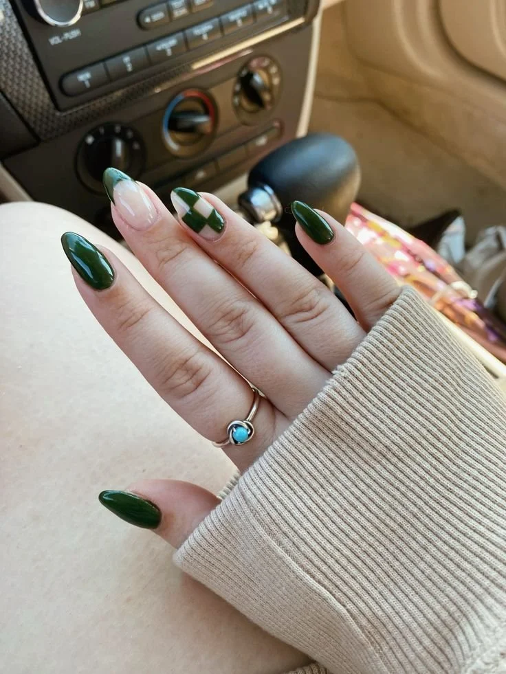 St. Patricks Day green nails