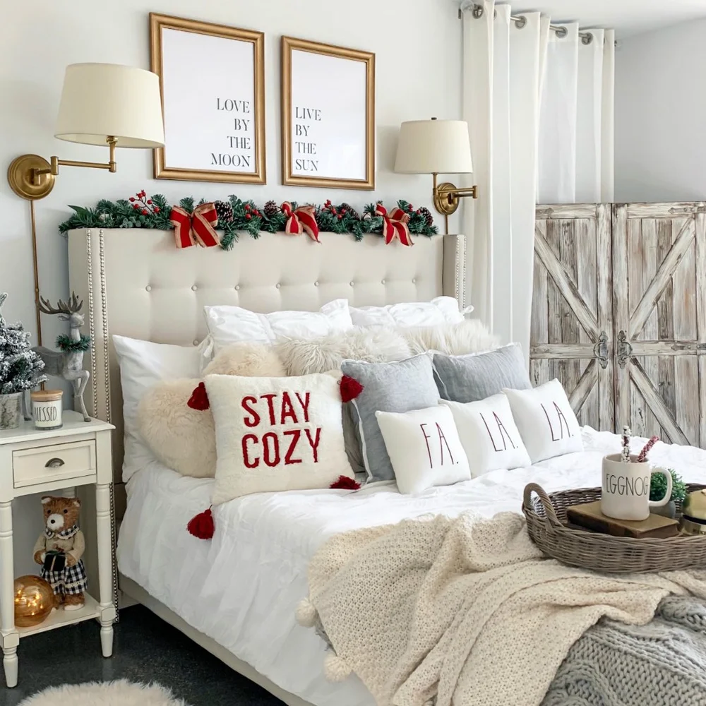 25+ Festive and Cozy Christmas Bedroom Decorating Ideas You Will Want ...