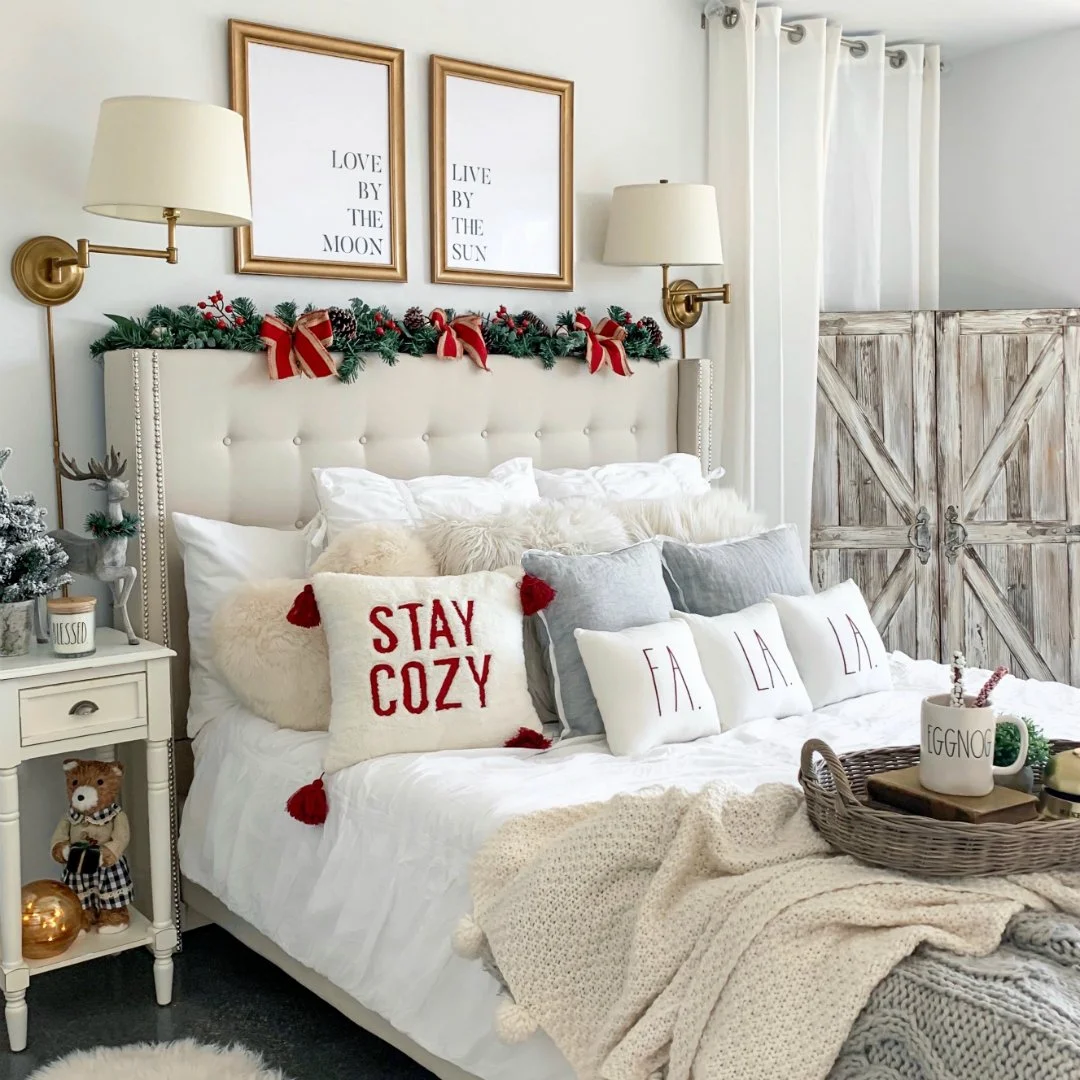 25+ Festive and Cozy Christmas Bedroom Decorating Ideas You Will Want ...