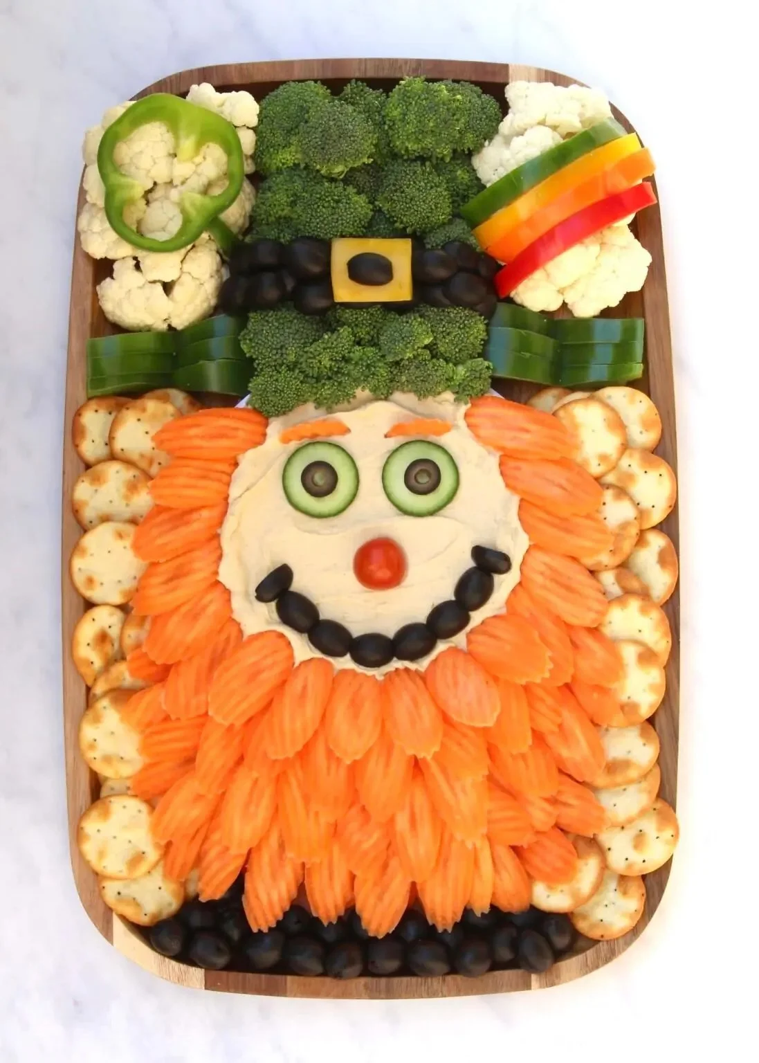 st patricks day veggie snack board.jpeg