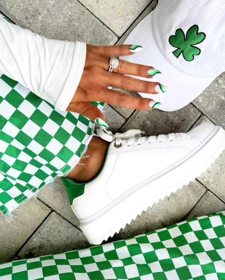 st patricks day nails green wavy