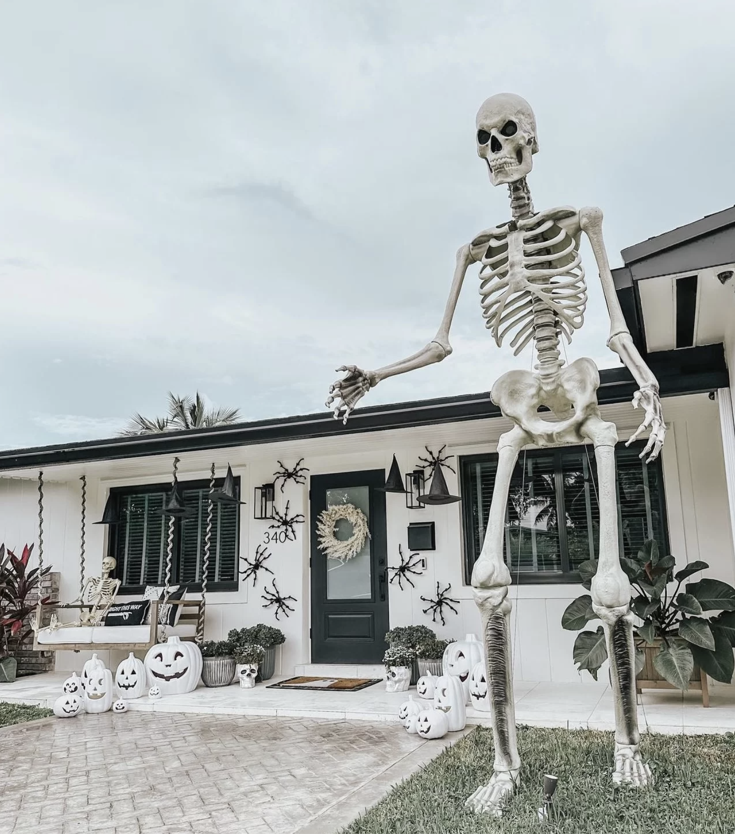 giant skeleton front yard