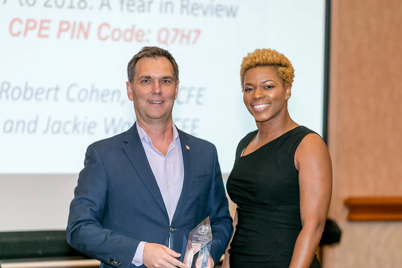 ACFE President Bruce Dorris presenting the Chapter of the Year award to Kesha Thomas, CFE, from the ACFE Middle Tennessee Chapter.