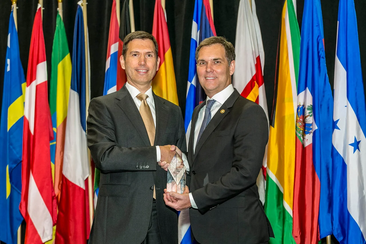 ACFE President Bruce Dorris presenting the Chapter Website of the Year award to Jens Baumrucker, from the ACFE Germany Chapter. 