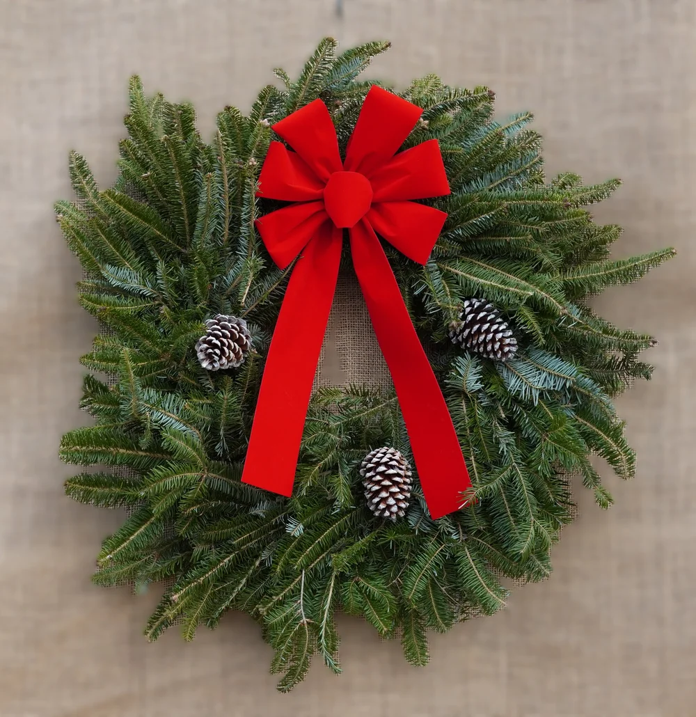 How to Decorate a Fresh Holiday Wreath: Stunning Tips & Ideas