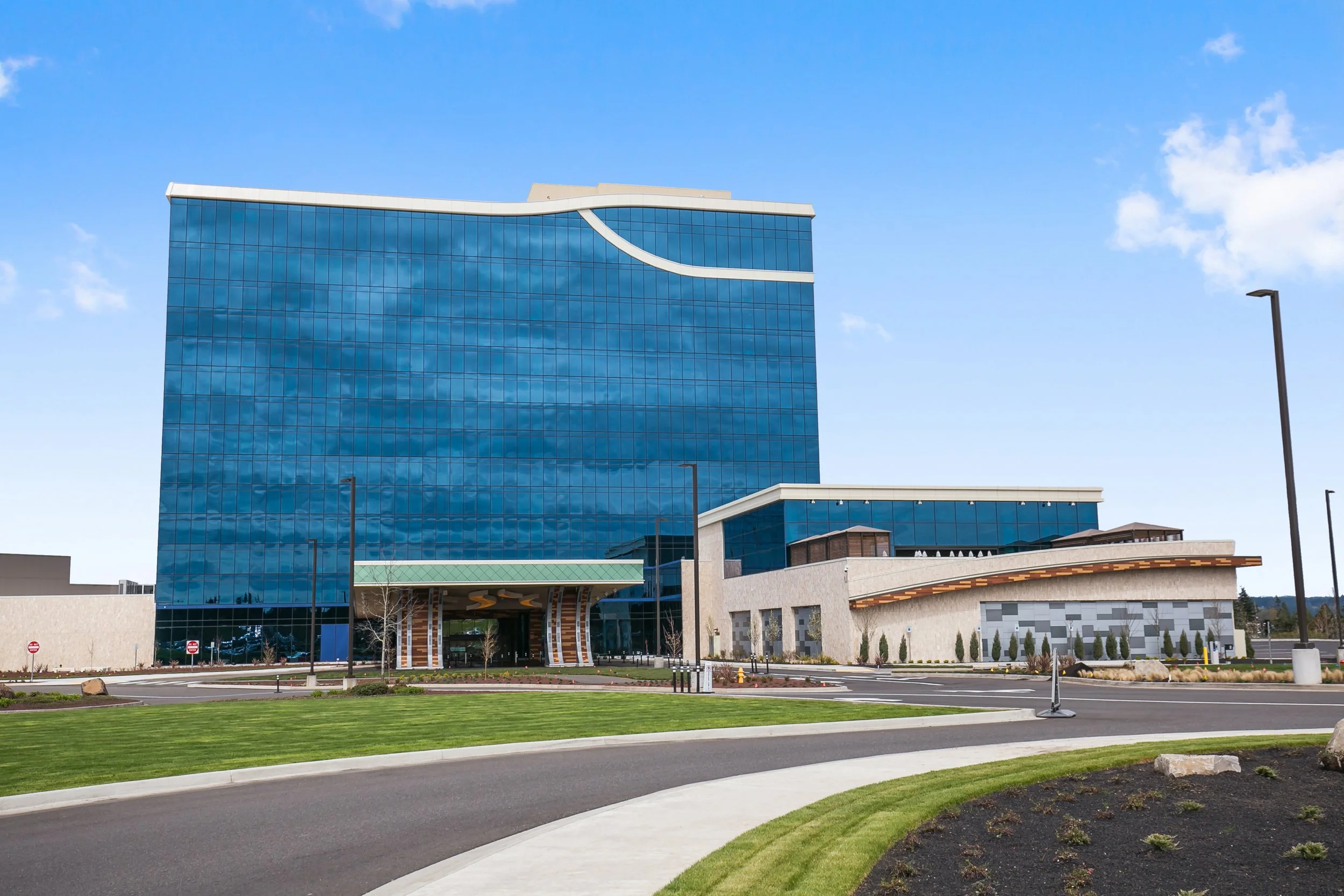 Ilani Casino Hotel (Non-LEED) 
ecoREAL Role: Health, Safety & Wellbeing Material Tracking, Green Canary Material Tracking and Construction Waste Management