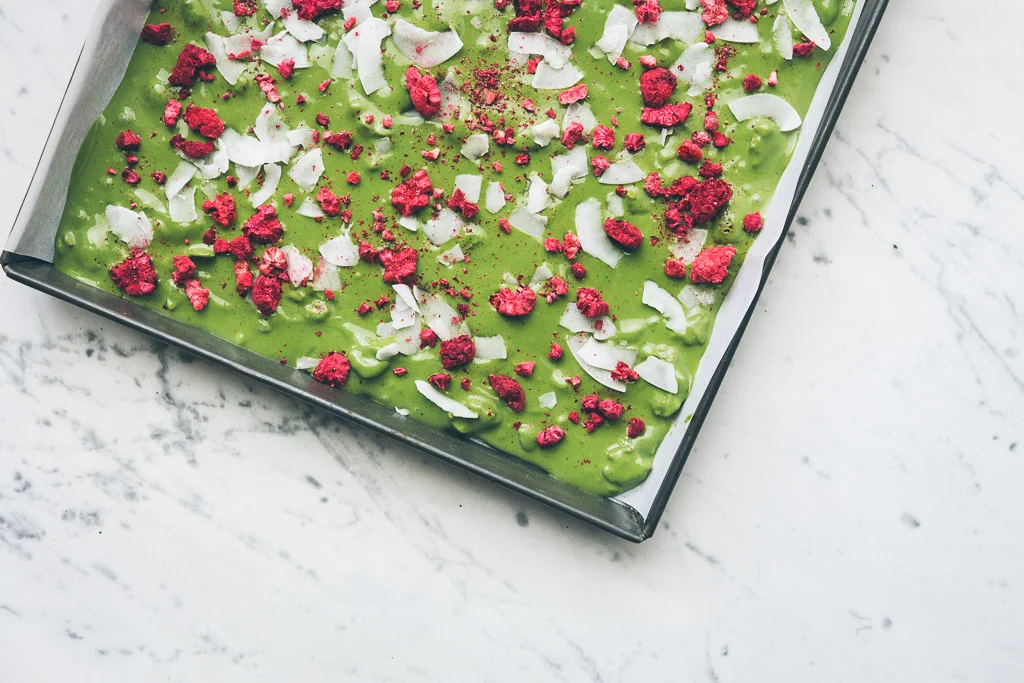matcha white chocolate bark // millys-kitchen.com