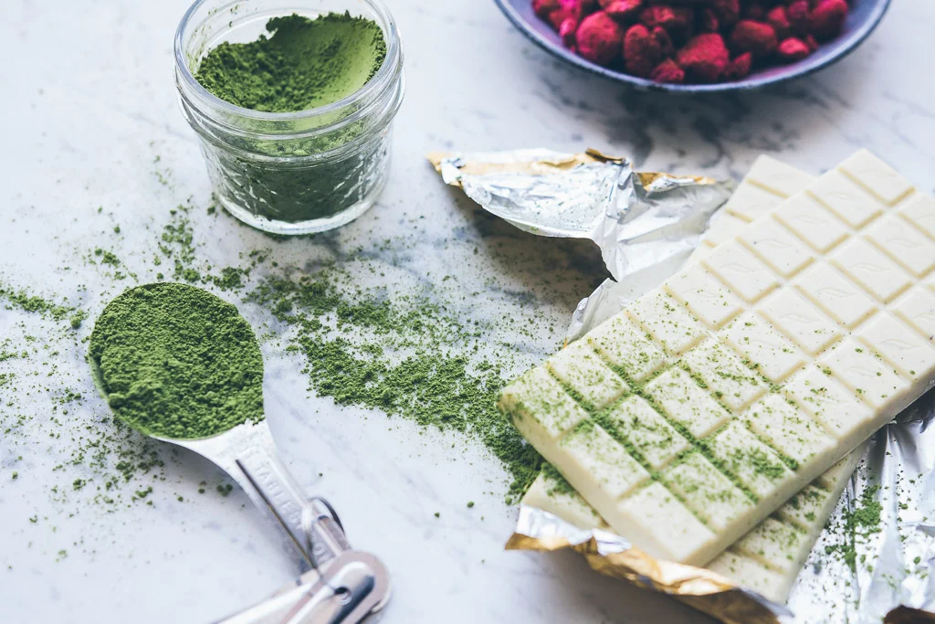 matcha white chocolate bark // millys-kitchen.com