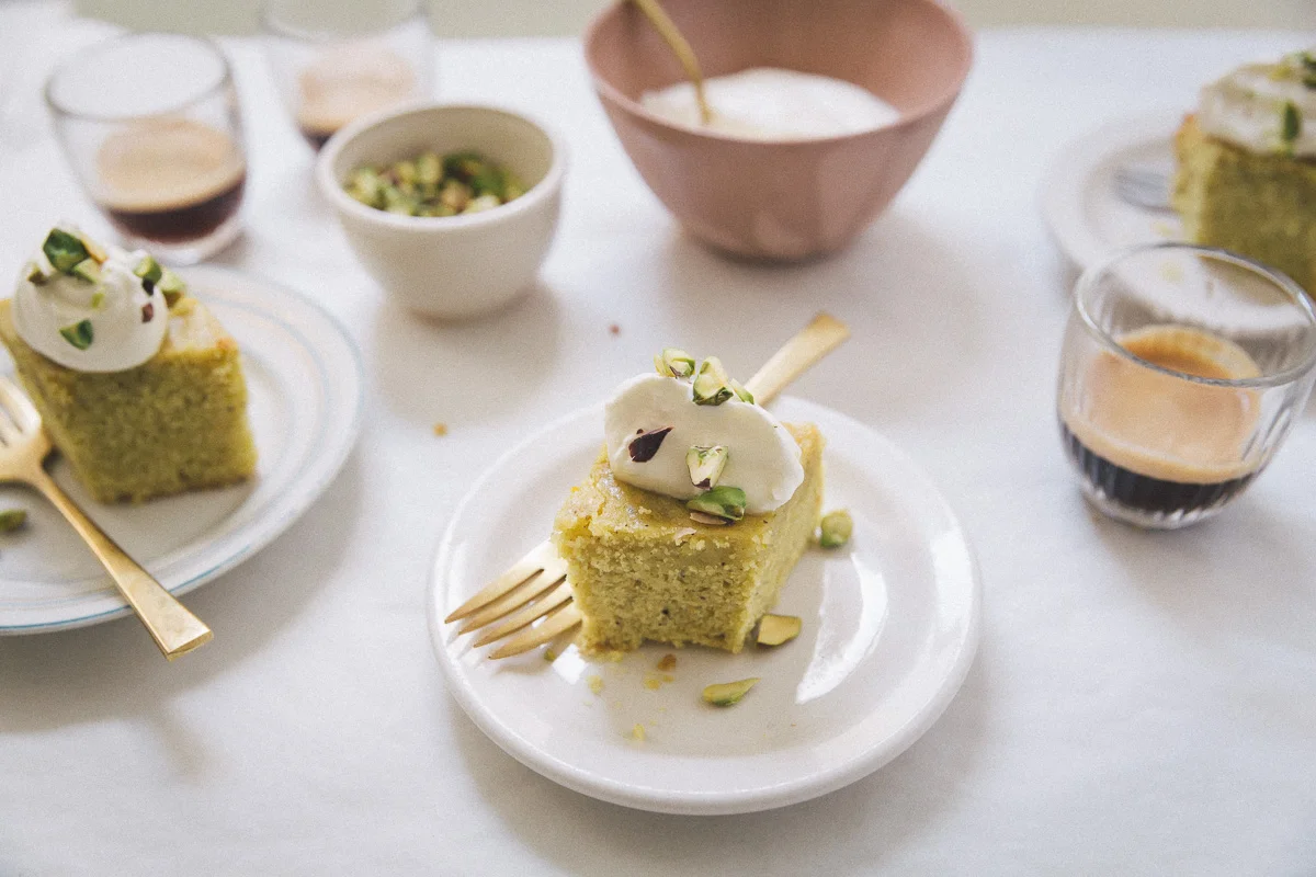orange-pistachio semolina cake