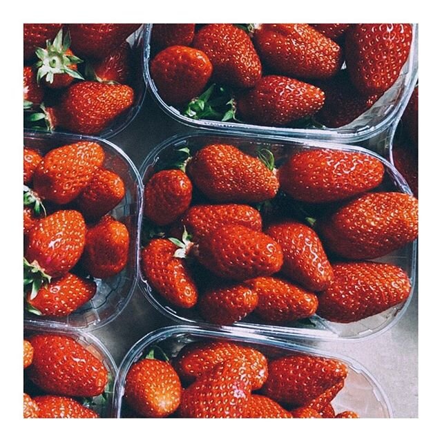 New on the journal: Lionesse Loves. ❤️ Where we&rsquo;ll be sharing all our obsessions, insta-crushes, recommendations and very favorite things from around the internet. ⁠⠀
⁠⠀
We're kicking things off with a collection of things that will help make your&mdash;probably very ample&mdash;time at home a little brighter:⁠⠀
⁠⠀
&bull; CBD drops that will help with quarantine-induced insomnia and anxiety⁠⠀
&bull; The Netflix show you should be binging right now⁠⠀
&bull; A recipe for a healthy(-ish?) comfort pasta
&bull; The Instagram stories that feel like a mini trip to Paris⁠⠀
⁠⠀
Click the link in our bio for the full list!
⁠⠀
Happy Wednesday and XO💋💋⁠⠀
Olaiya⁠⠀
⁠⠀
.⁠⠀
.⁠⠀
.⁠⠀
.⁠⠀
.⁠⠀
#wearelionesse #livefierce #lionesselist #sisterhood #selflove #community #momentscollected #allwhatsbeautiful #lifewellcaptured