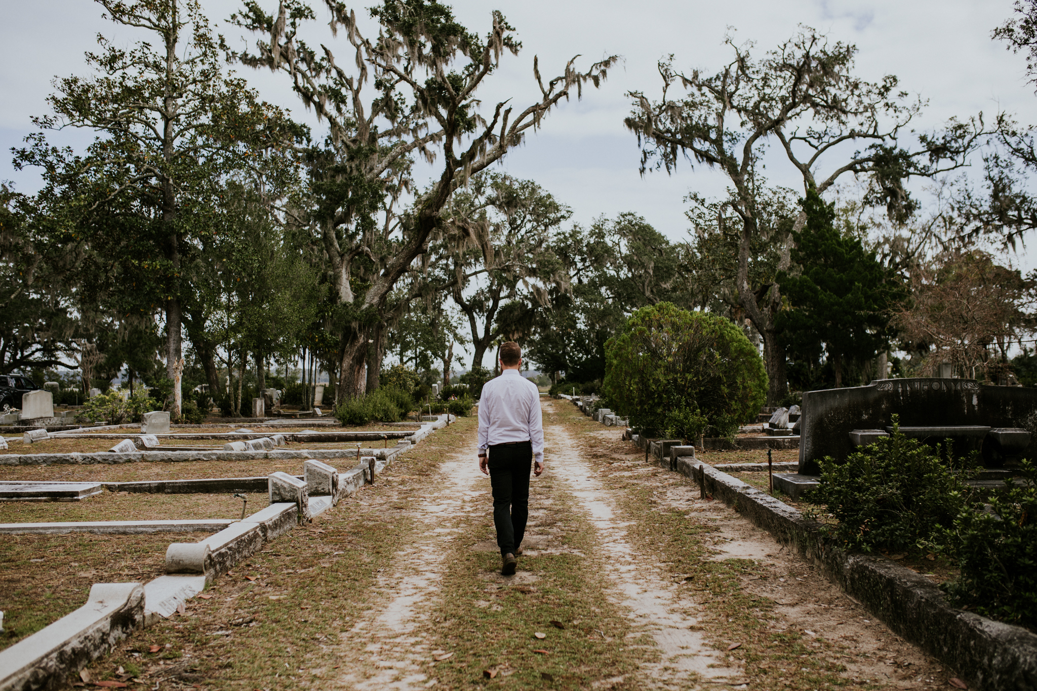 Bonaventure Cemetery - Savannah Georgia Travel - Destination Elopement Photographer - Vow of the Wild