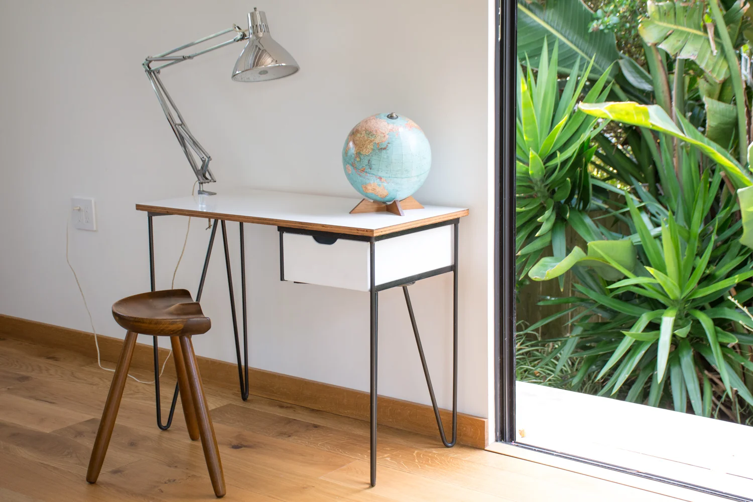 MidCenturyModernFinds_Vintage_Desk_Globe_Luxo_Lamp-9.jpg