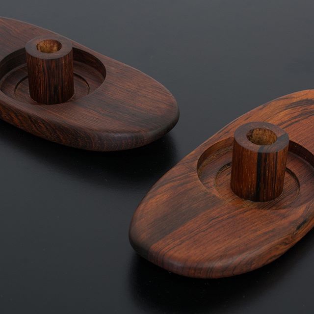 A pair of Danish Modern solid rosewood candle holders. Candles included.
.
.
.
.
.
#mcmcandleholders #midcenturymoderncandleholder #rosewoodcandleholder #danishmoderncandleholder #rosewoodcandleholder #midcenturymodernhome #mcmhomeaccessories #midcen