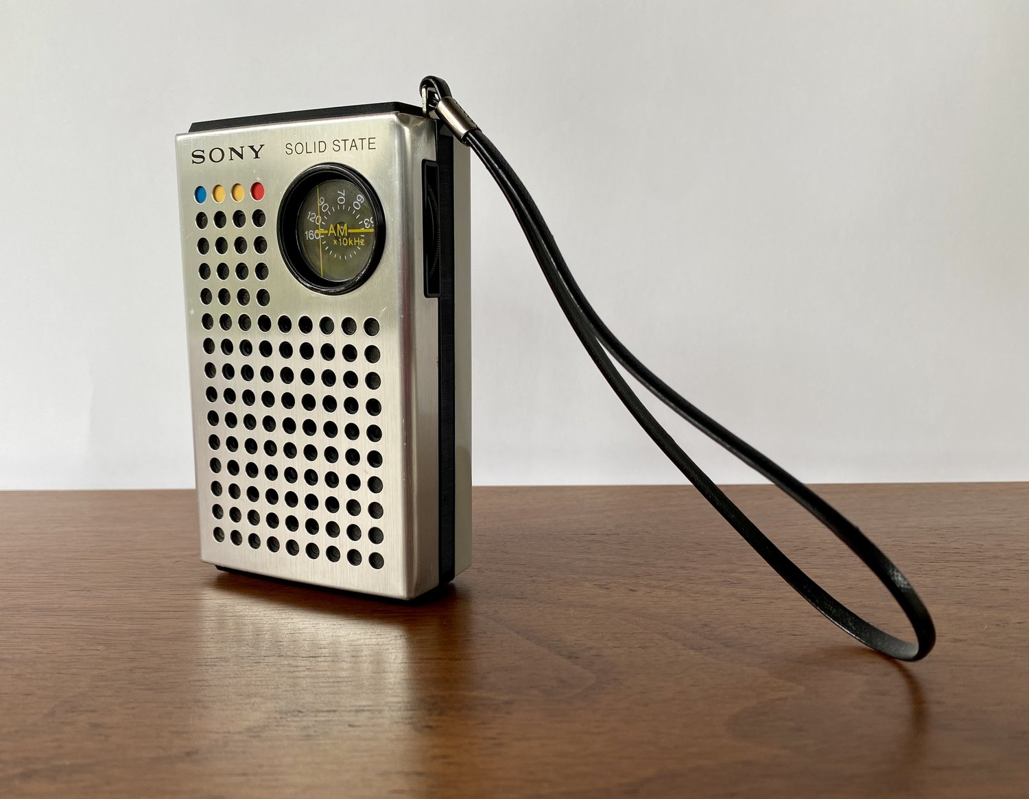 Sony Solid State AM Transistor Radio — Mid-Century Modern Finds