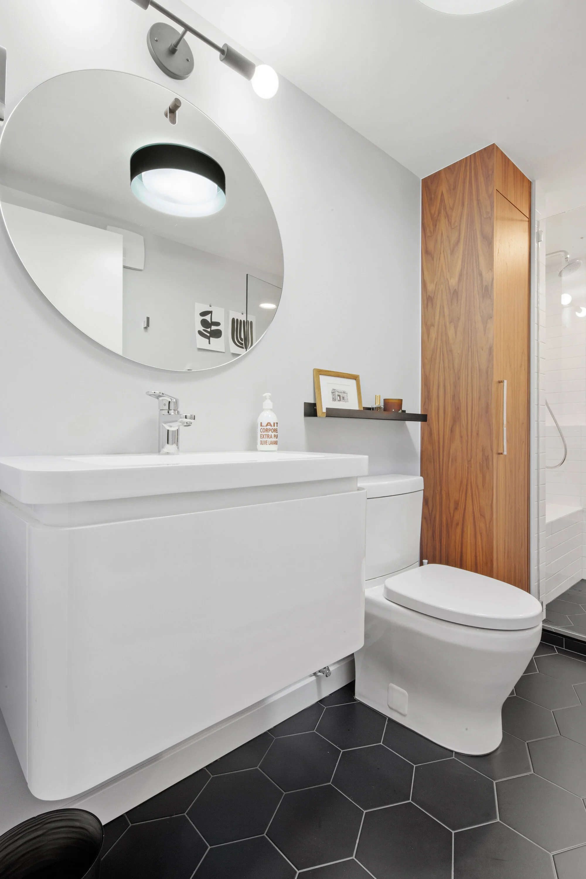 5823 Ravenswood_001.jpg