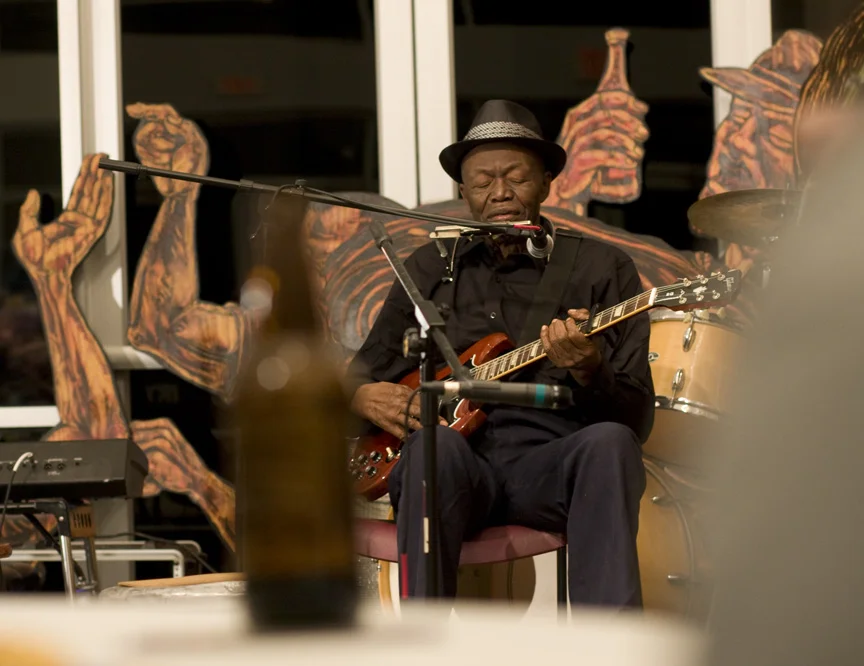 Willie Green Jams in front of my piece!