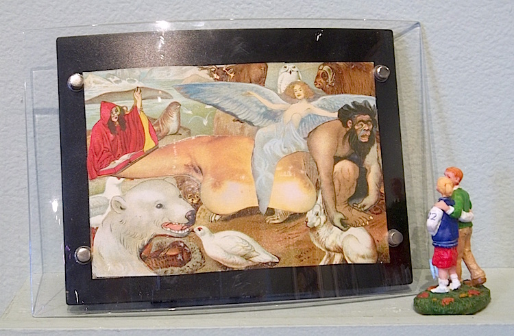 Great Gift $300 collage in talking picture frame with figurines