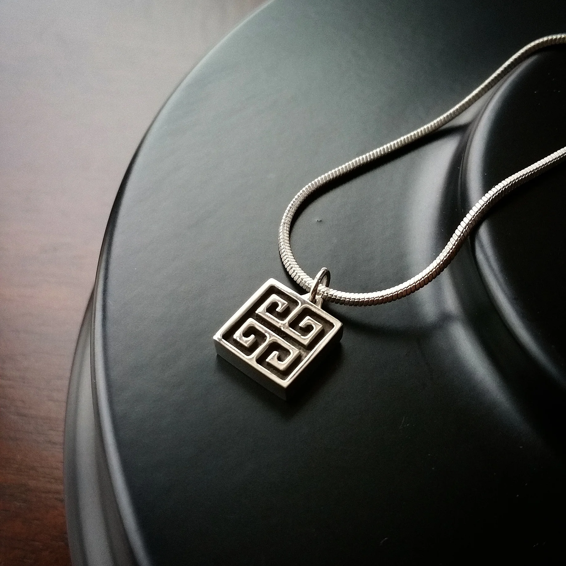 Logo pendant .jpg