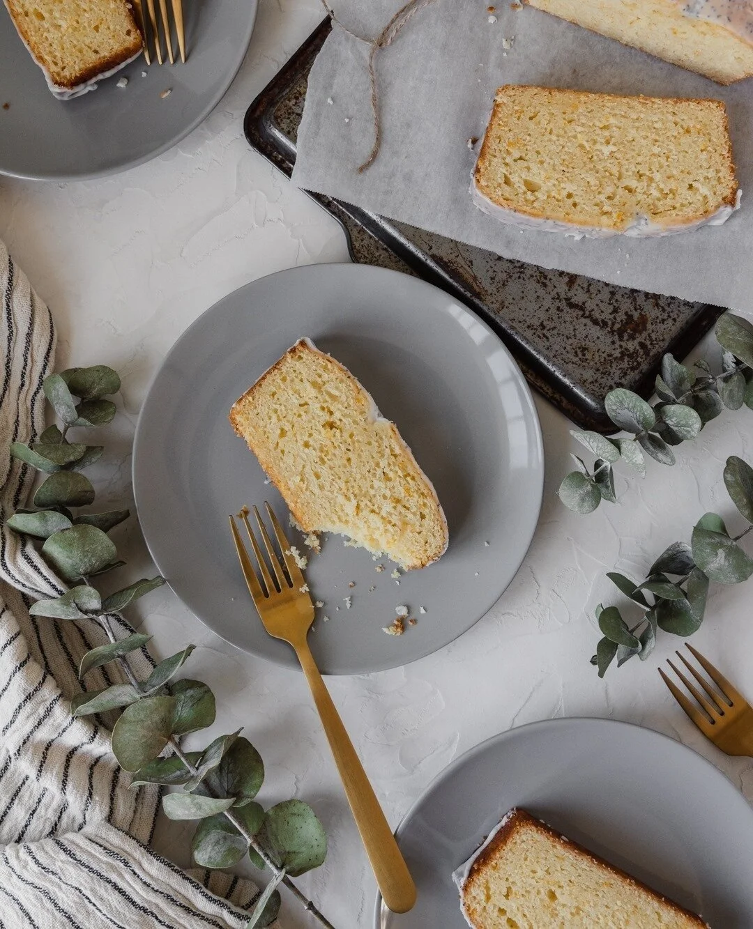 I had every intention of sharing this incredible Meyer lemon 🍋 breakfast cake over a month ago, but days turned into weeks, and we all know that being aware of the days of the week is soooo early 2020. 🤪 So while you may have a hard time finding Me