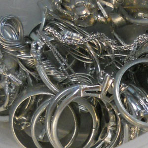 Can you tell the difference between platinum, silver and white Gold?