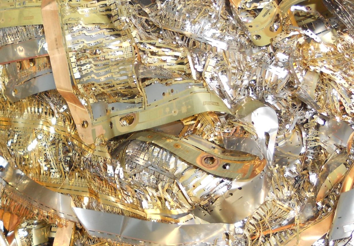 Image of an assortment of karat gold jewelry, which Specialty Metals can recycle and refine for the best prices for individuals and businesses.