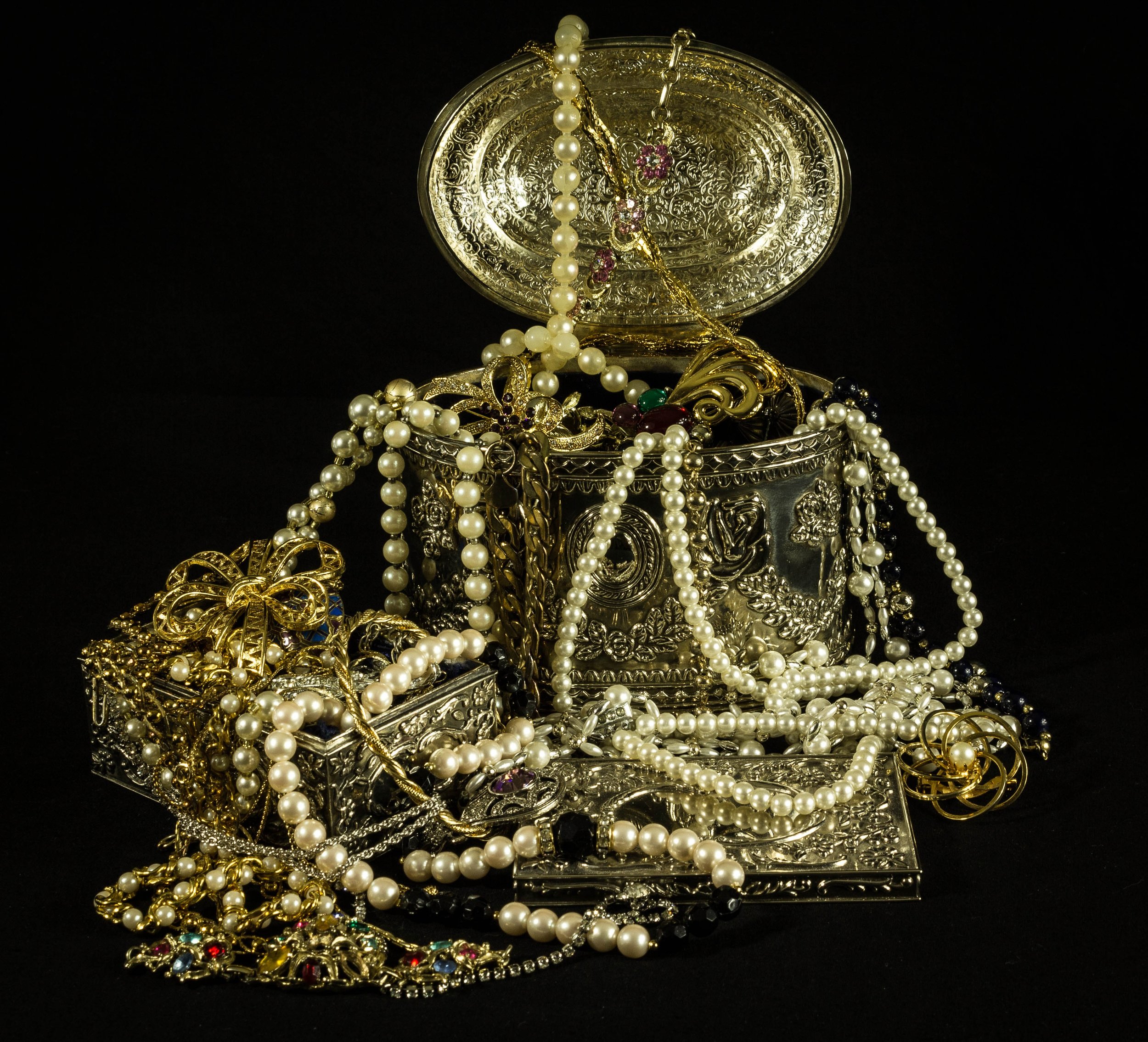 treasure-jewels-pearls-gold.jpeg