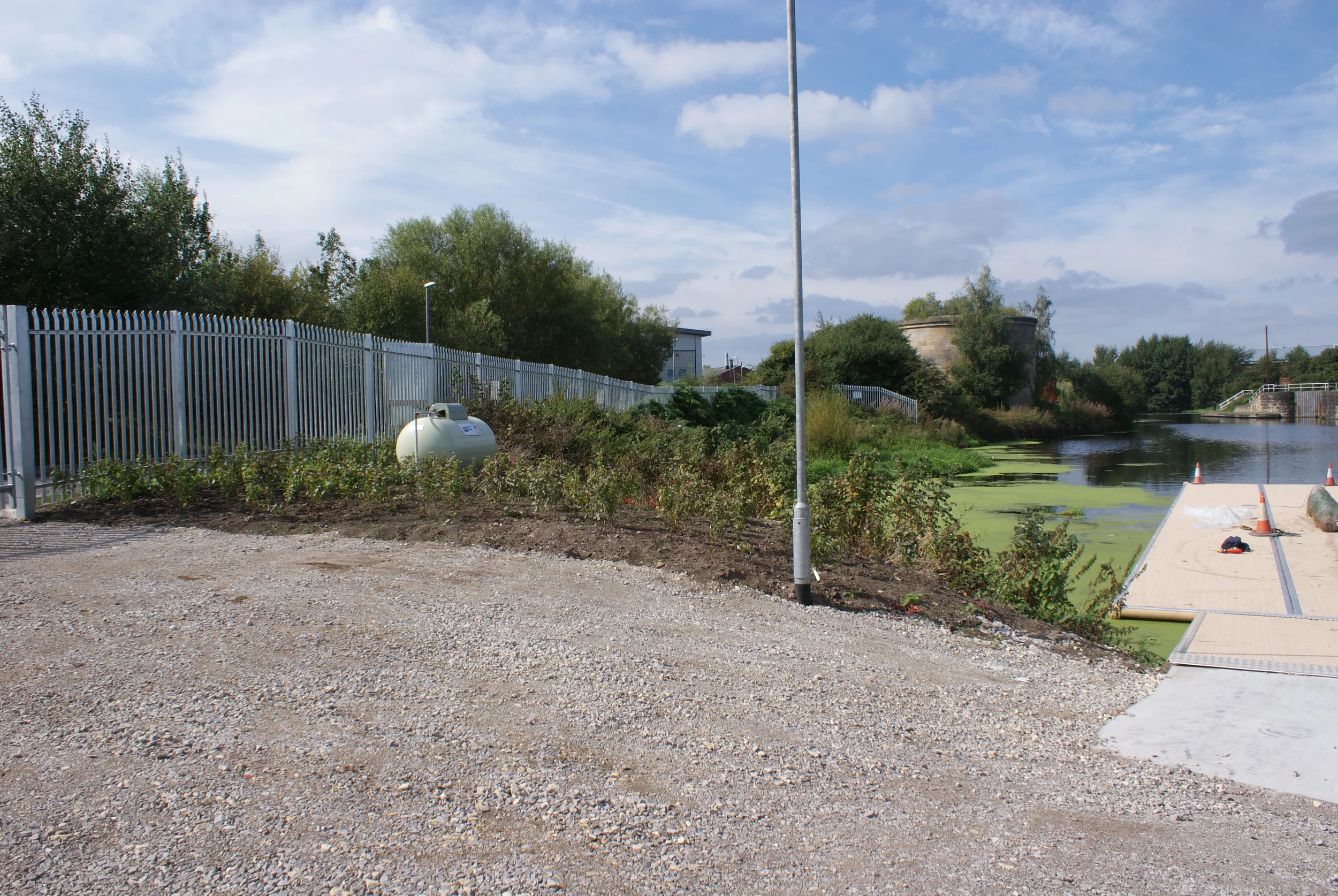  A mix of native scrubs where used to enhance the canalsides natural habitat. 