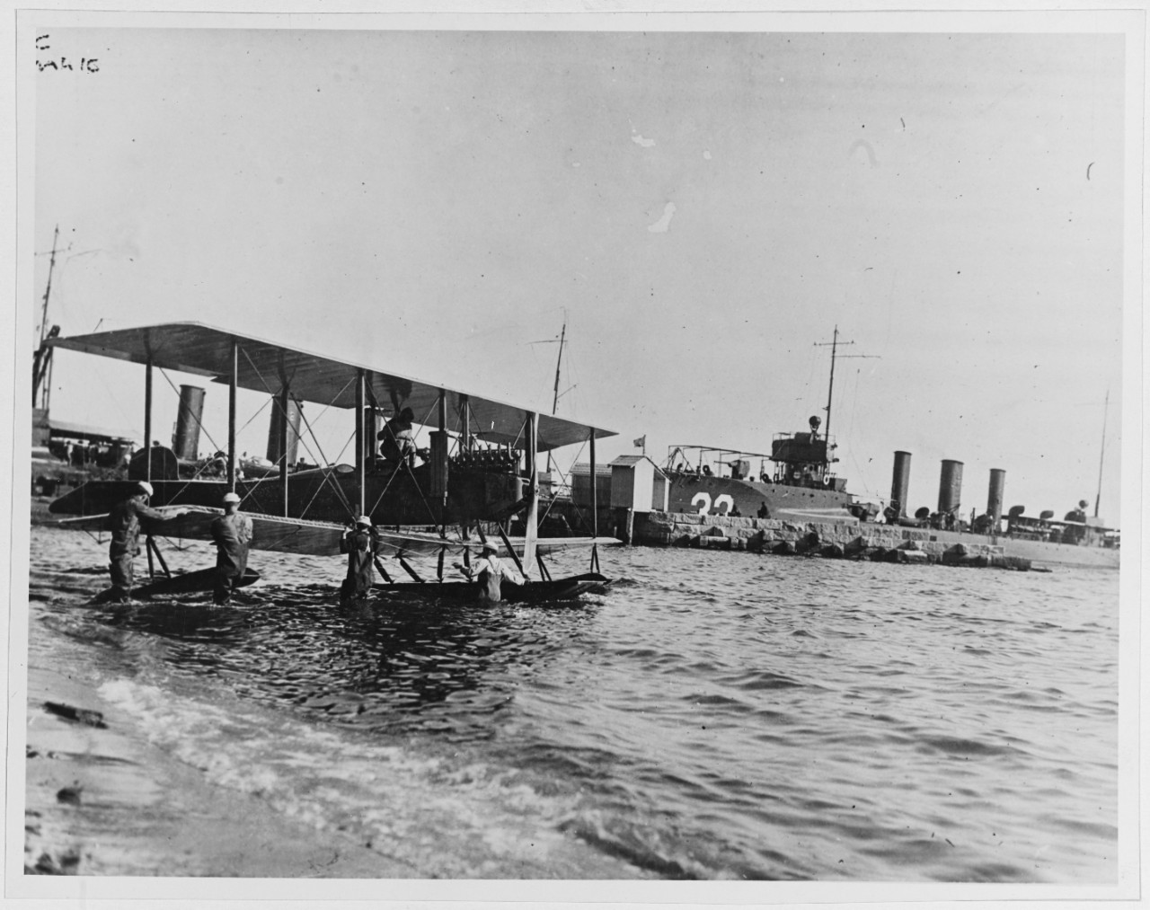  A Martin Model S seaplane with the USS Monaghan to its right circa 1916.&nbsp;&nbsp; (U.S. Naval History and Heritage Command Photograph)  