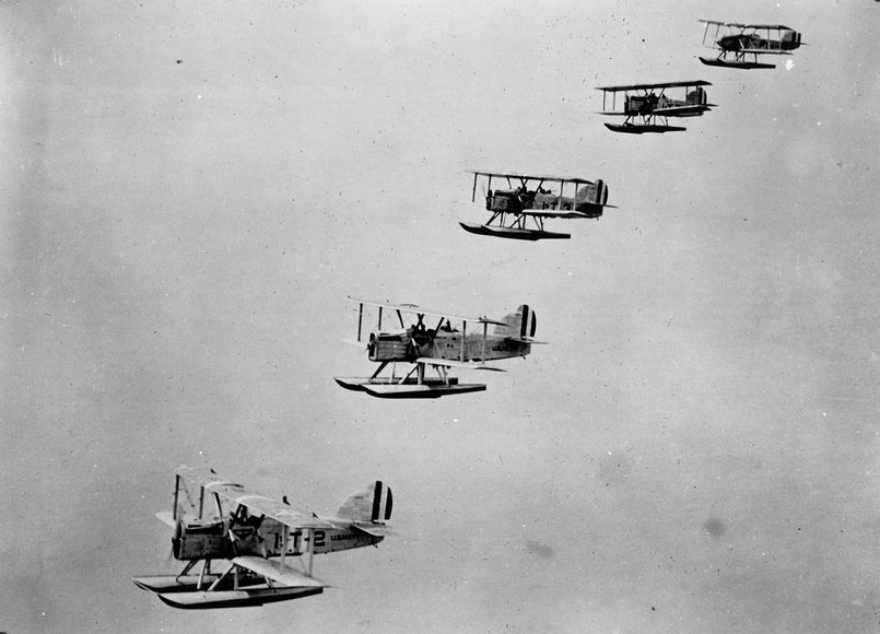  A squadron of DT-2s over Hawai'i.  (San Diego Air &amp; Space Museum)  