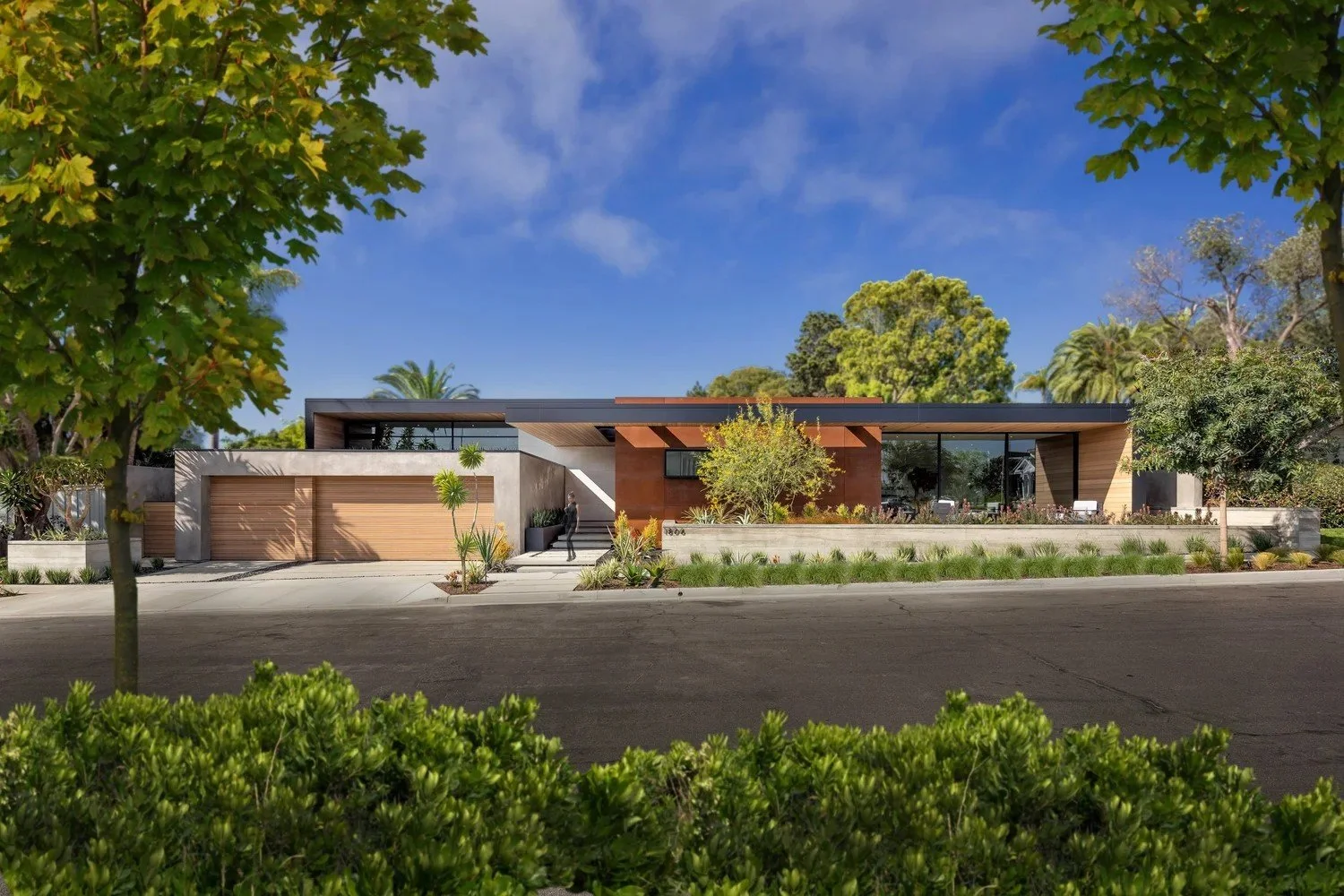 Marapata House, single-story modern home in Irvine Terrace, Newport Beach