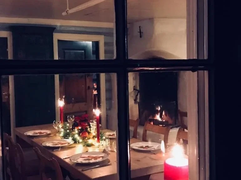 Rakfisklag med historiefortelling og folkemusikk