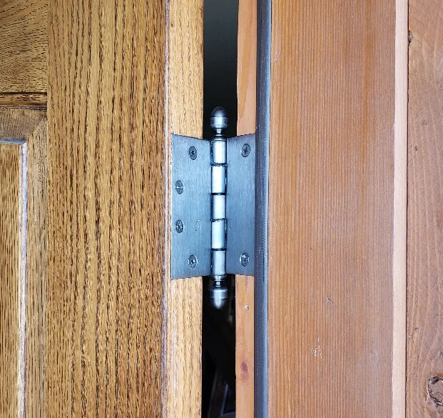 door hinge thumb.jpg