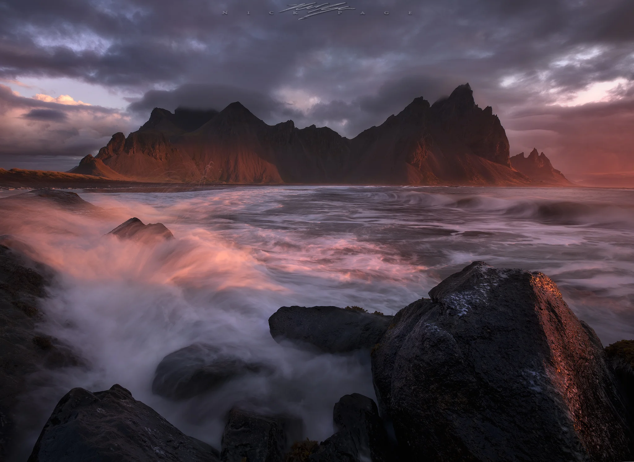 vesturhorn-splash.jpg