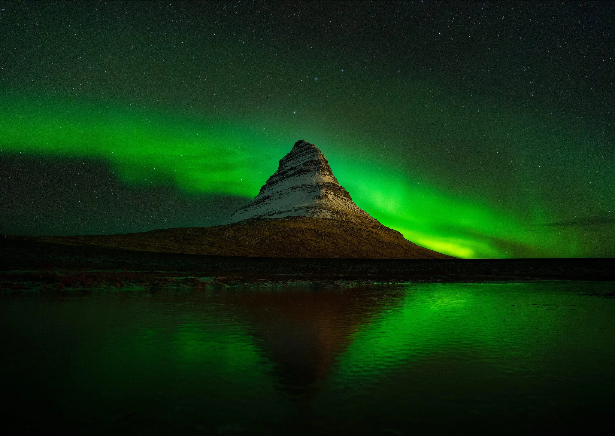 kirkjufell-aurora.jpg